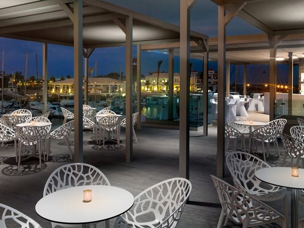 Imagen del bar/restaurante del Hotel Barceló Fuerteventura Royal Level Family Club. Foto 2