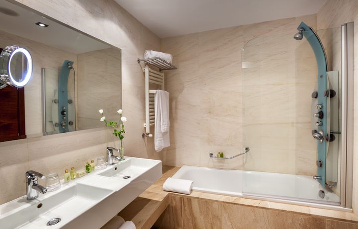 Imagen de la habitación del Hotel Barceló Granada Congress. Foto 8