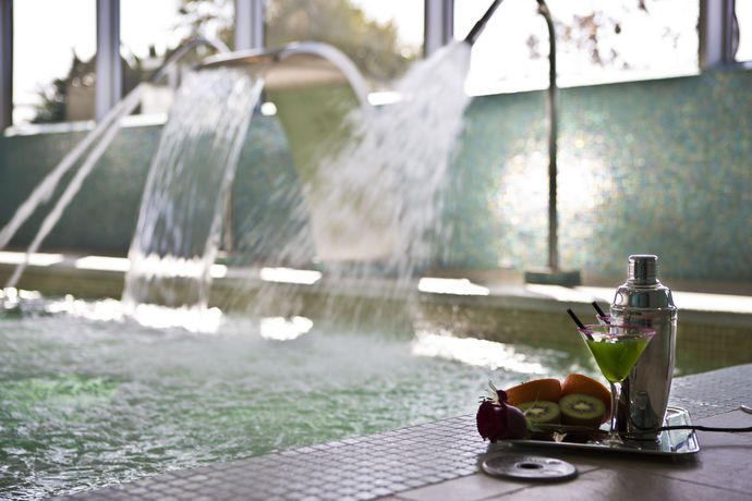 Imagen de la piscina del Hotel Barceló Granada Congress. Foto 22