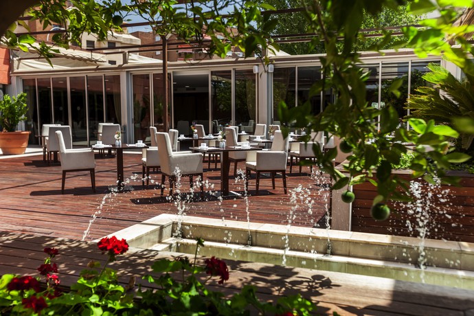 Imagen de los exteriores del Hotel Barceló Granada Congress. Foto 15