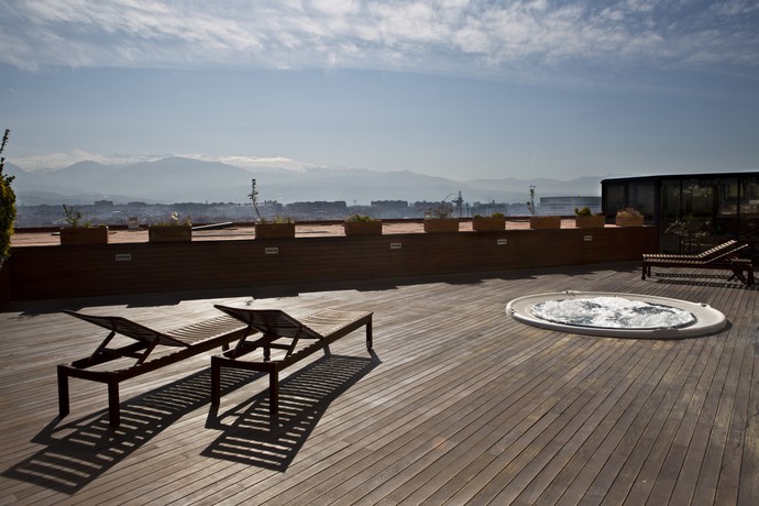 Imagen de los exteriores del Hotel Barceló Granada Congress. Foto 16