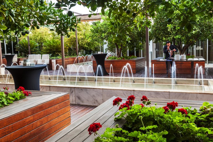 Imagen de los exteriores del Hotel Barceló Granada Congress. Foto 17