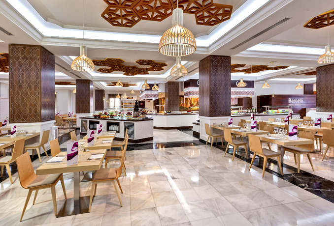 Imagen del bar/restaurante del Hotel Barceló Isla Canela. Foto 6