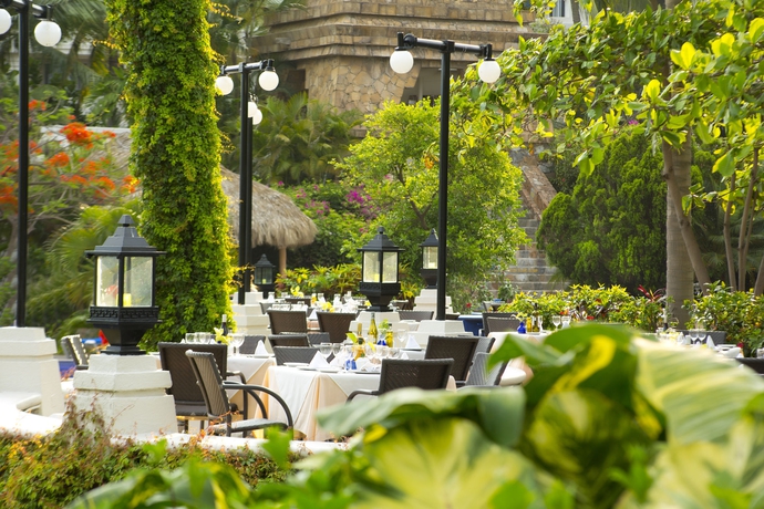 Imagen del bar/restaurante del Hotel Barceló Karmina All Inclusive. Foto 2