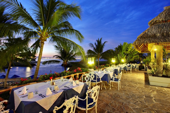 Imagen del bar/restaurante del Hotel Barceló Karmina All Inclusive. Foto 4