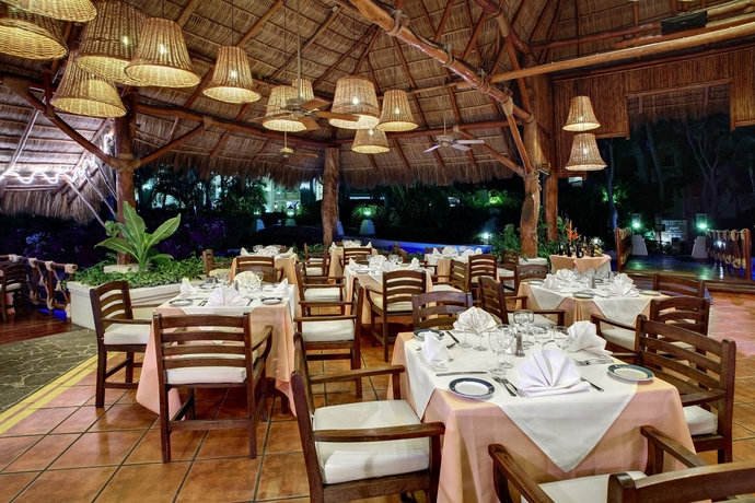 Imagen del bar/restaurante del Hotel Barceló Karmina All Inclusive. Foto 5