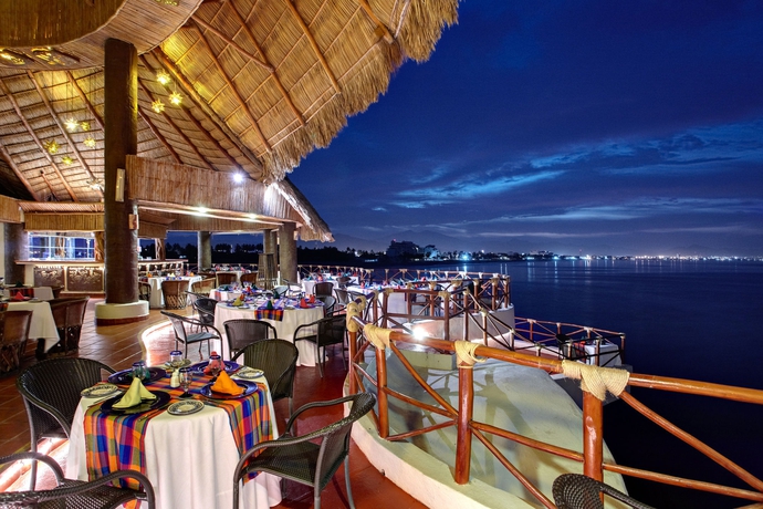 Imagen del bar/restaurante del Hotel Barceló Karmina All Inclusive. Foto 6