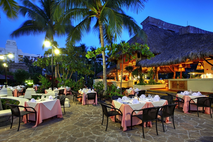 Imagen del bar/restaurante del Hotel Barceló Karmina All Inclusive. Foto 8