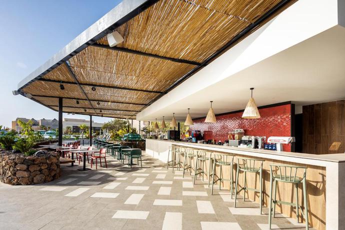 Imagen del bar/restaurante del Hotel Barceló Lanzarote Royal Level. Foto 12