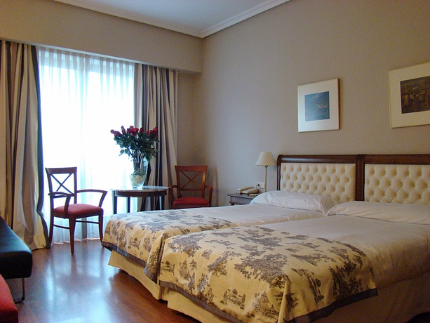 Imagen de la habitación del Hotel Barceló León Conde Luna. Foto 6