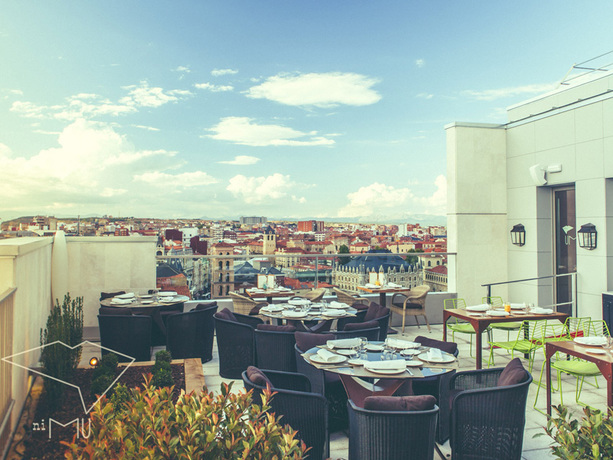 Imagen del bar/restaurante del Hotel Barceló León Conde Luna. Foto 3