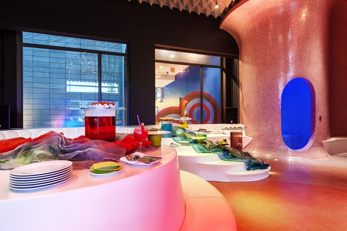 Imagen del bar/restaurante del Hotel Barceló Malaga. Foto 3