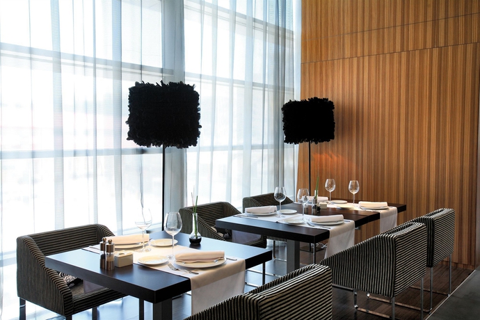 Imagen del bar/restaurante del Hotel Barceló Malaga. Foto 4