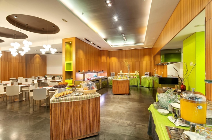 Imagen del bar/restaurante del Hotel Barceló Malaga. Foto 5