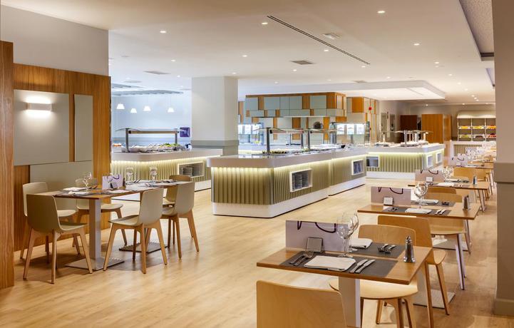 Imagen del bar/restaurante del Hotel Barceló Marbella. Foto 3