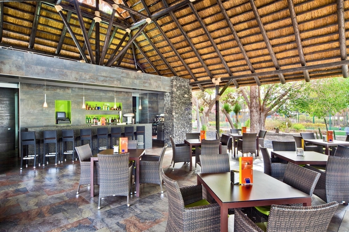 Imagen del bar/restaurante del Hotel Barceló Margaritas. Foto 4