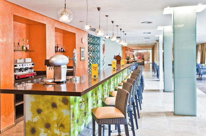 Imagen del bar/restaurante del Hotel Barceló Margaritas. Foto 7