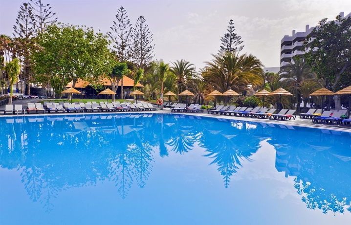 Imagen de la piscina del Hotel Barceló Margaritas. Foto 16