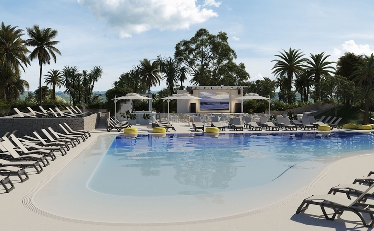 Imagen de la piscina del Hotel Barceló Margaritas Royal Level - Adults Only. Foto 17