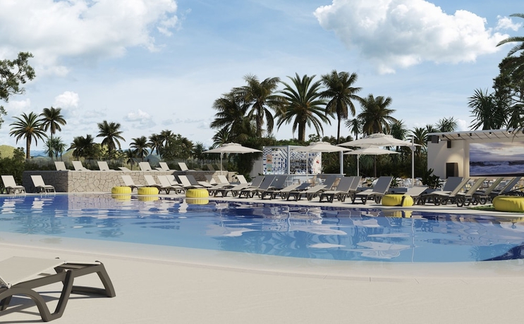 Imagen de la piscina del Hotel Barceló Margaritas Royal Level - Adults Only. Foto 18