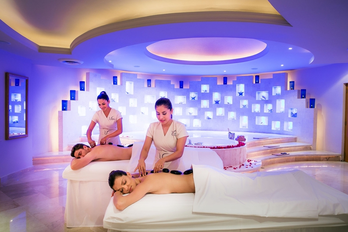 Imagen de la piscina del Hotel Barceló Maya Caribe - All Inclusive. Foto 11