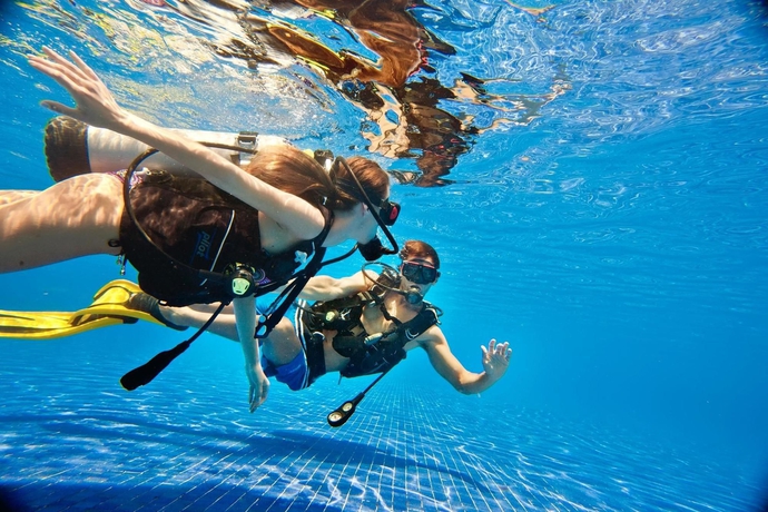 Imagen de los exteriores del Hotel Barceló Maya Colonial - All Inclusive. Foto 10