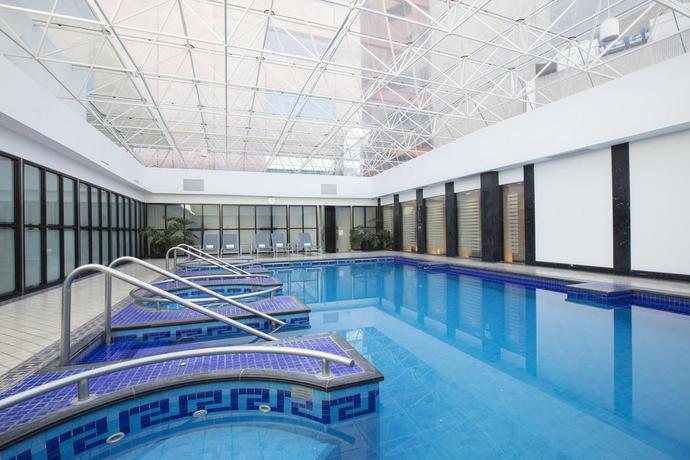 Imagen de la piscina del Hotel Barceló México Reforma. Foto 17