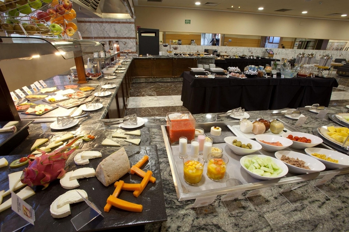 Imagen del bar/restaurante del Hotel Barceló Murcia Siete Coronas. Foto 8