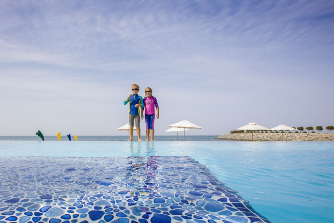 Imagen de la piscina del Hotel Barcel&oacute; Mussanah Resort, Sultanate of Oman. Foto 15