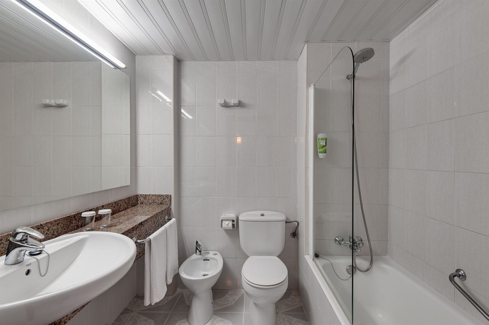 Imagen de la habitación del Hotel Barceló Ponent Beach. Foto 4