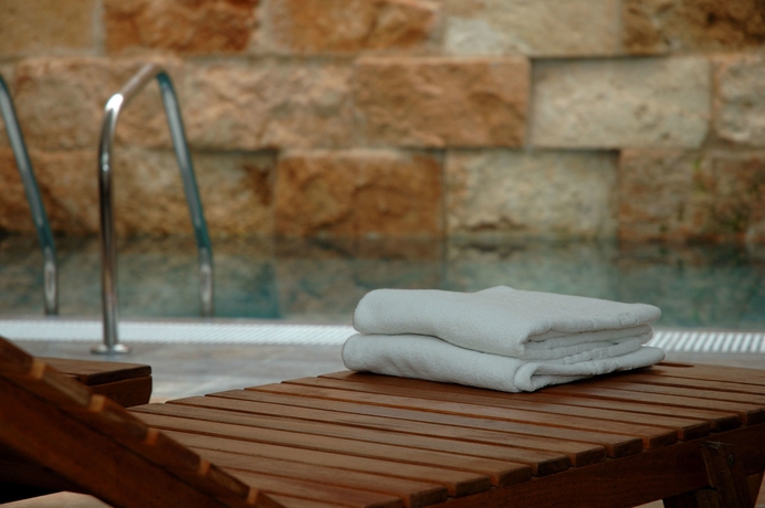 Imagen de la piscina del Hotel Barceló Ponent Beach. Foto 15