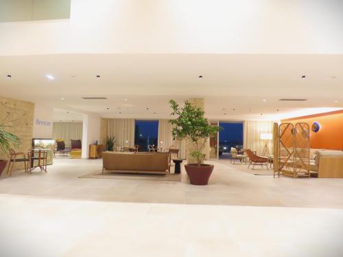 Imagen de los interiores del Hotel Barcel&oacute; Praia Cape Verde. Foto 10