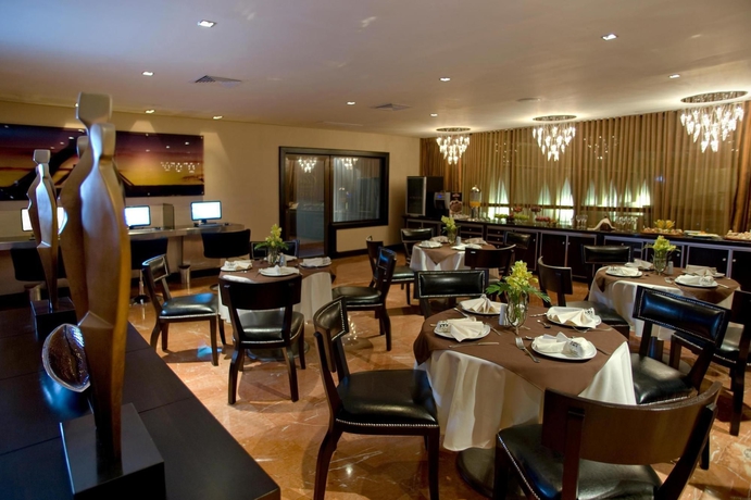 Imagen del bar/restaurante del Hotel Barceló Santo Domingo. Foto 4