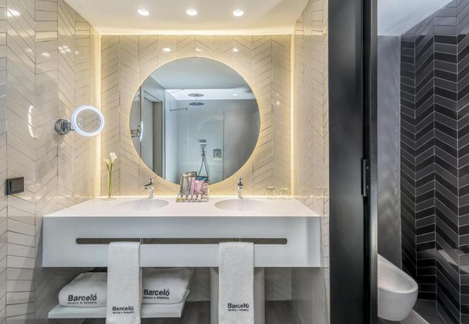 Imagen de la habitación del Hotel Barceló Sevilla Renacimiento. Foto 8