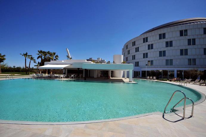 Imagen de la piscina del Hotel Barceló Sevilla Renacimiento. Foto 16