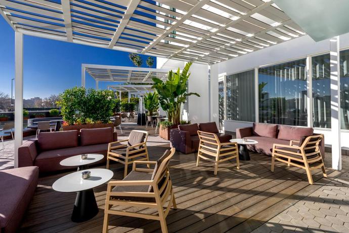 Imagen del bar/restaurante del Hotel Barceló Sevilla Renacimiento. Foto 6