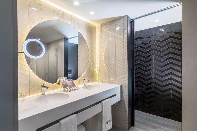 Imagen de la habitación del Hotel Barceló Sevilla Renacimiento. Foto 13