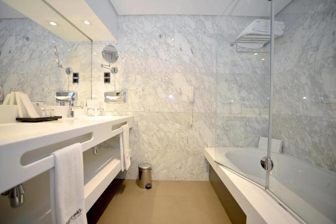 Imagen de la habitación del Hotel Barceló Sevilla Renacimiento. Foto 14