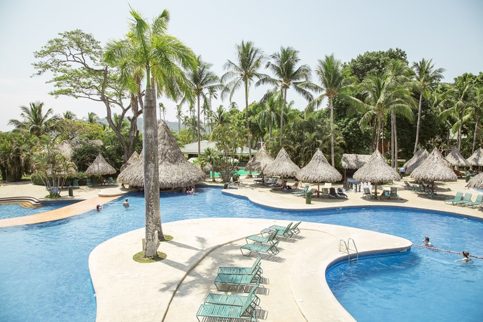 Imagen de la piscina del Hotel Barceló Tambor. Foto 12