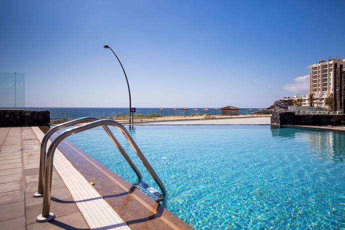 Imagen de la piscina del Hotel Barceló Tenerife Royal Level. Foto 17