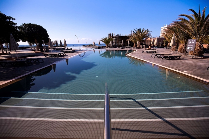 Imagen de la piscina del Hotel Barceló Tenerife Royal Level. Foto 18
