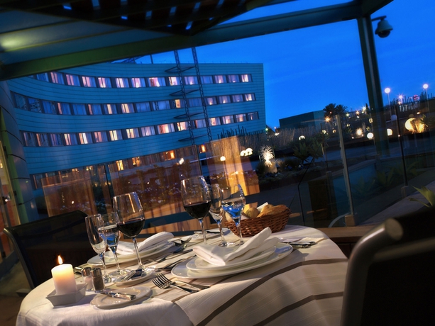 Imagen del bar/restaurante del Hotel Barcelona Airport. Foto 6