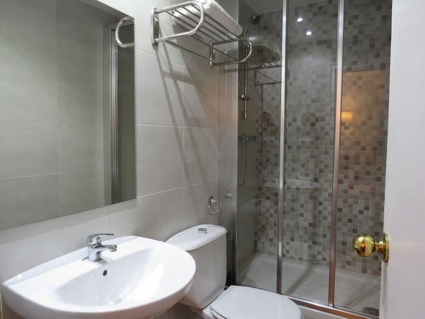 Imagen de la habitación del Hotel Barcelona City Rooms. Foto 9