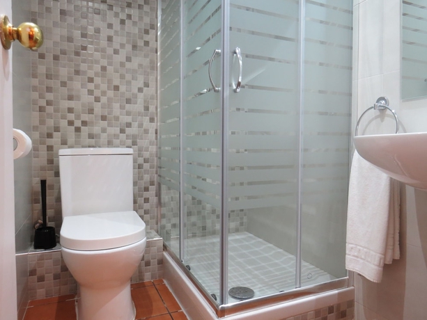 Imagen de la habitación del Hotel Barcelona City Rooms. Foto 10