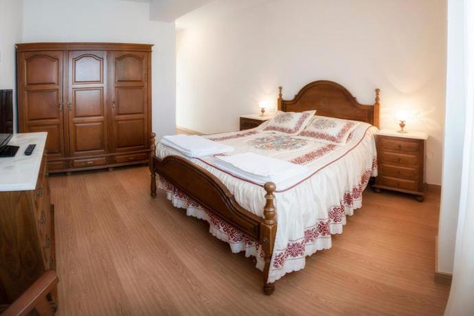 Imagen de la habitación del Hotel Barcelona, Entrimo. Foto 6