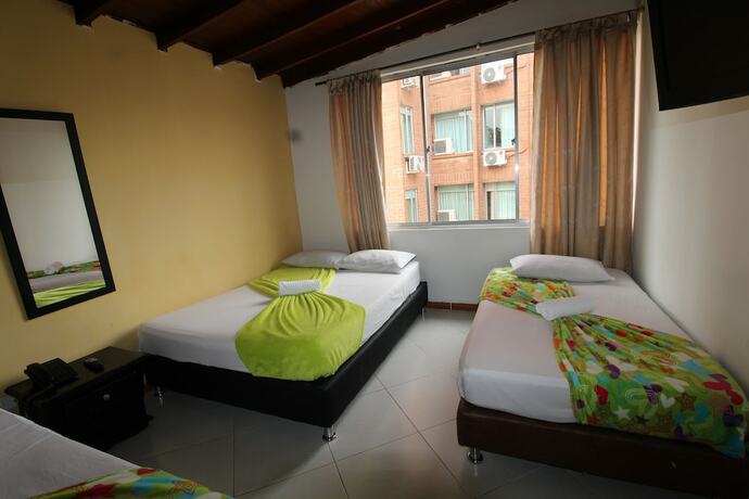 Imagen de la habitación del Hotel Barcelona Estadio. Foto 10