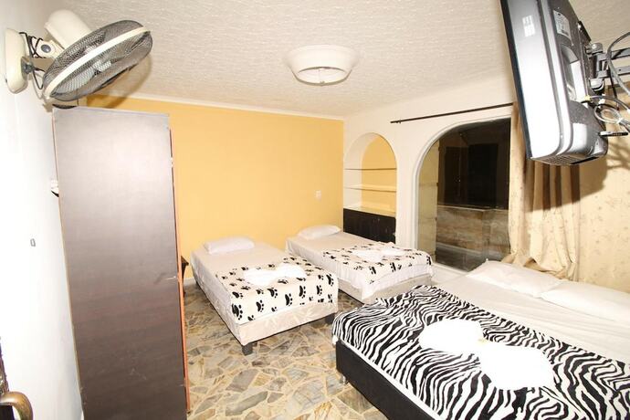 Imagen de la habitación del Hotel Barcelona Estadio. Foto 13