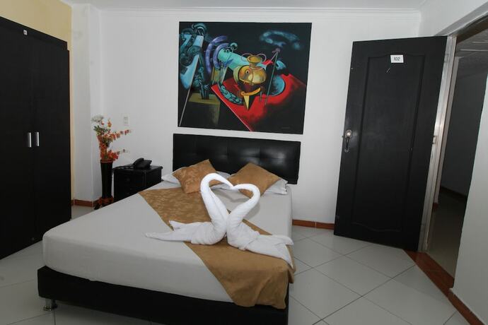 Imagen de la habitación del Hotel Barcelona Estadio. Foto 17