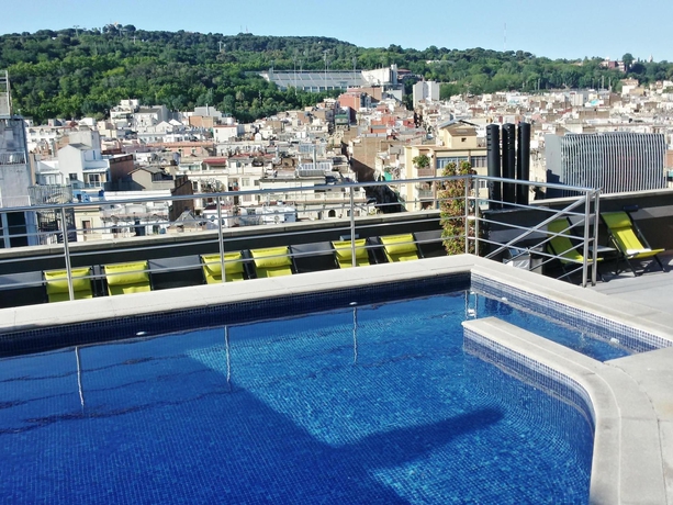 Imagen de la piscina del Hotel Barcelona Universal. Foto 10