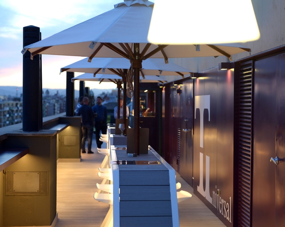 Imagen de la piscina del Hotel Barcelona Universal. Foto 15